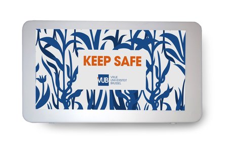 Opbergdoosje voor mondmasker, blauwe bloemen en 'keep safe'