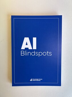 AI Blindspots kaartspel doosje